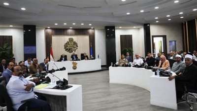 محافظ أسوان يشدد على ضرورة تحقيق أكبر استفادة من المبالغ المخصصة للمحافظة بمشروعات الخطة الاستثمارية