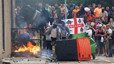 عاجل.. تحذيرات من السفر إلى المملكة المتحدة.. أعمال الشغب تضرب السياحة البريطانية