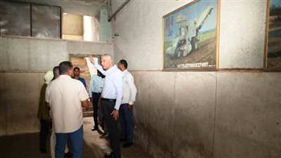 محافظ أسوان يتفقد الموقع المقترح لإنشاء مكتب بريد لتقديم الخدمات البريدية المتنوعة بالجودة العالية 