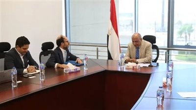 وزير الكهرباء والطاقة المتجددة يبحث مع وفد بنك الاستثمار الأوروبى دعم وتعزيز فرص التعاون 