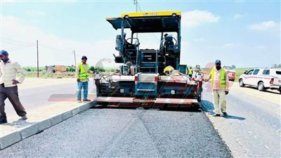 رصف الطريق الدولي بنطاق مركز الرياض في كفر الشيخ 