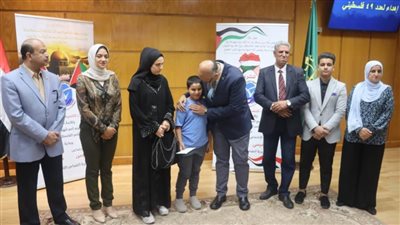 محافظ القليوبية يشارك تكريم 49 أسرة فلسطينية المتضررة من أحداث العدوان على غزة 