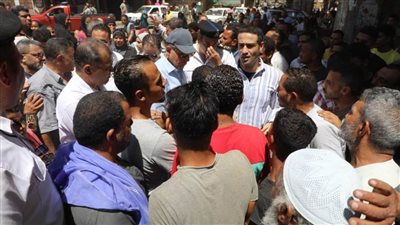 محافظ المنيا في جولة بشوارع المدينة: غرامات فورية على المحلات المخالفة