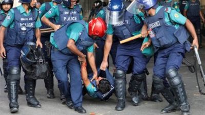 رئيس الشرطة الجديد في بنجلاديش يتعهد بالتحقيق في عمليات القتل خلال الاحتجاجات