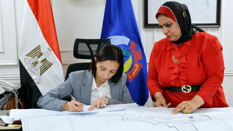 محافظ البحيرة تعتمد