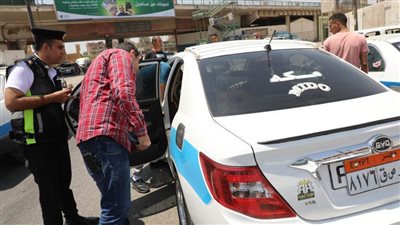 حملة مرورية مكبرة لتطبيق القانون حيال مخالفات تعريفة التاكسي ببني سويف