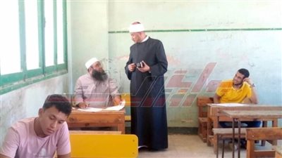 رئيس منطقة كفر الشيخ الأزهرية يتفقد سير امتحانات الدور الثاني
