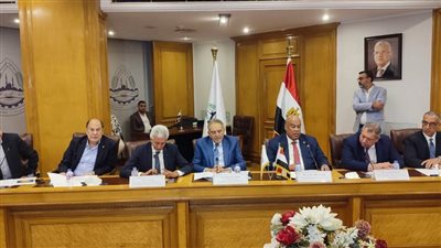 رئيس غرفة القاهرة التجارية يستقبل وزير خارجية سيريلانكا 