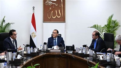 رئيس الوزراء يتابع جهود توفير الأدوية والمستلزمات الطبية