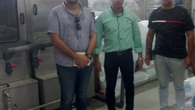 ضبط مصنع تعبئة مياه معدنية يقوم بتقليد العلامات التجارية بأسيوط