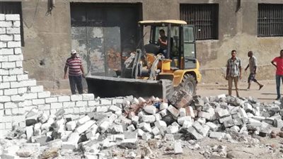 إزالة 10 حالات تعدٍ بالبناء المخالف على الأراضي الزراعية بالشرقية