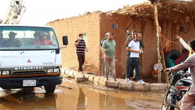 بالصور.. استمرار السيول والعواصف الترابية بقرى مركز باريس بالوادي الجديد