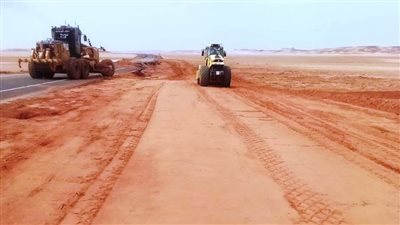 محافظ أسوان: رفع كفاءة طريق قسطل وشفط مياه السيول من الميناء البري