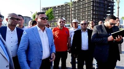 وزير الإسكان يتفقد سير العمل بمشروعات بـ