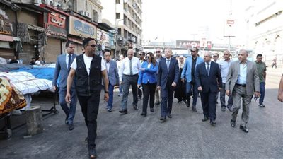 وزيرة التنمية المحلية ومحافظ القاهرة يتفقدان أعمال إزالة حريق الموسكي