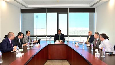 وزير الإسكان يستعرض خطط تسويق المشروعات السكنية بالمدن الجديدة