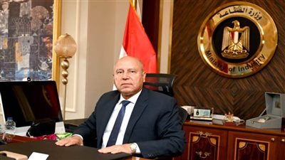 وزير الصناعة: نهتم بالعنصر البشري وإعداد كوادر مؤهلة لسوق العمل