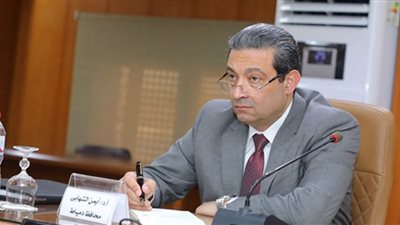 محافظ دمياط يتلقى تقريرًا حول الجهود المبذولة لتنفيذ المبادرة الرئاسية 