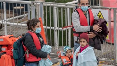 بريطانيا: وصول أكثر من 700 مهاجر غير شرعي عبر القناة الإنجليزية خلال يوم