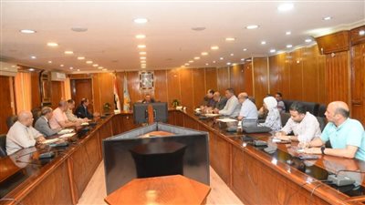 محافظ أسيوط يوجه باستغلال أراضي مزارع المحافظة والمجازر الجديدة وفتح أسواق لمحصول الرمان