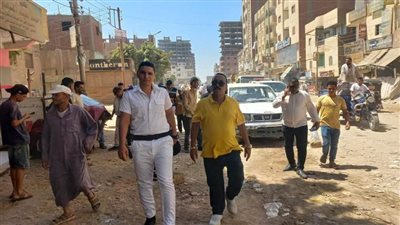 حملات مكثفة لرفع الإشغالات والإعلانات غير المرخصة بشوارع مركزي سمالوط والعدوة بالمنيا