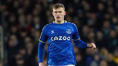 مانشستر يونايتد يعيد فتح المفاوضات مع إيفرتون للتعاقد مع المدافع جاراد برانثويت