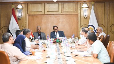 محافظ قنا يتابع الموقف التنفيذي لأعمال مشروع تطوير الكورنيش الشرقي