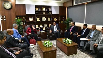 رئيس جامعة الوادي الجديد يستقبل وفدًا من مركز القياس والتقويم