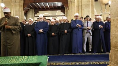 شيخ الأزهر يؤدي صلاة الجنازة على زوجة الدكتور حسن الشافعي عضو هيئة كبار العلماء