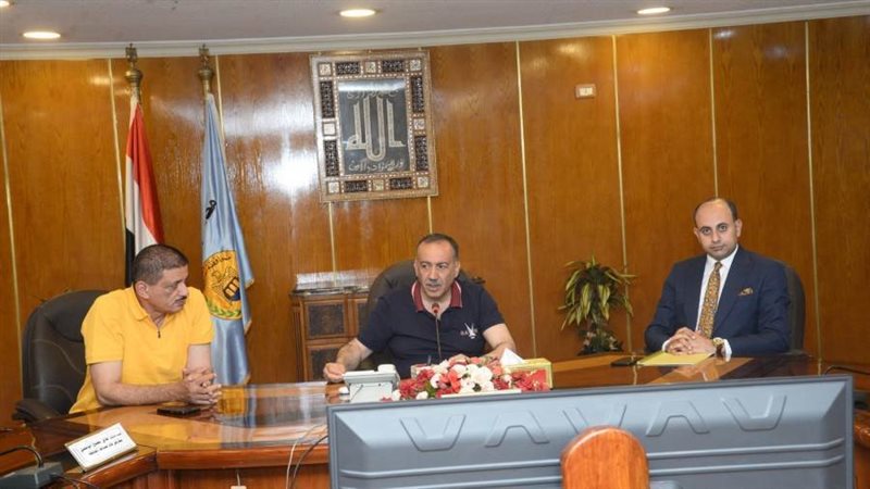 جانب من لقاء المحافظ