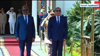 مراسم استقبال رسمية للرئيس الصومالي فور وصوله قصر الاتحادية