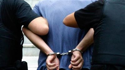 القبض على شخص يدير ورشة لتصنيع الألعاب النارية بالفيوم 