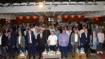 محافظ أسيوط يشهد حفل ختام الأنشطة ويكرم أوائل الشهادات بمختلف المراحل الدراسية