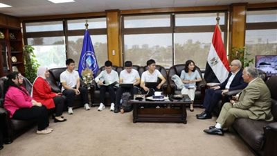 وفد من جامعة 