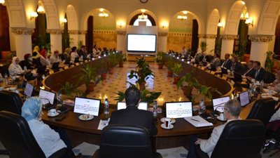 مجلس الدراسات العليا والبحوث بجامعة الإسكندرية يناقش كيفية حل المشكلات التي تواجه الطلاب 