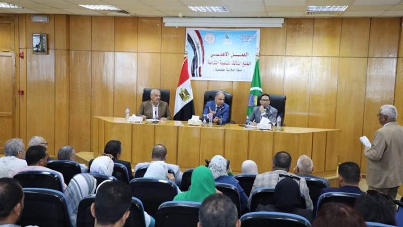 محافظ المنيا خلال