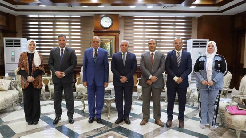 محافظ المنيا ورئيس