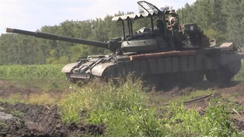 دبابة روسية في المنطقة