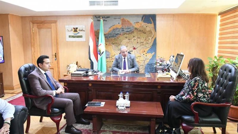 محافظ الفيوم يلتقى