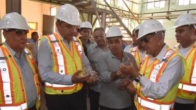 وزير قطاع الأعمال العام يتفقد مصانع شركتي 