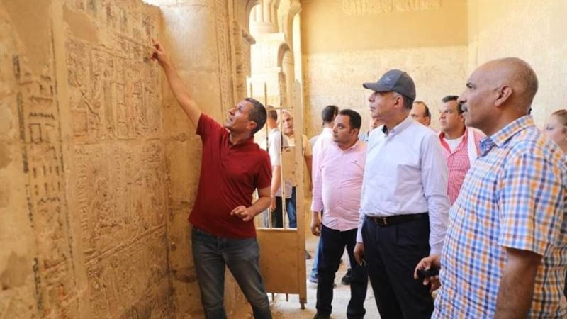 محافظ المنيا يزور