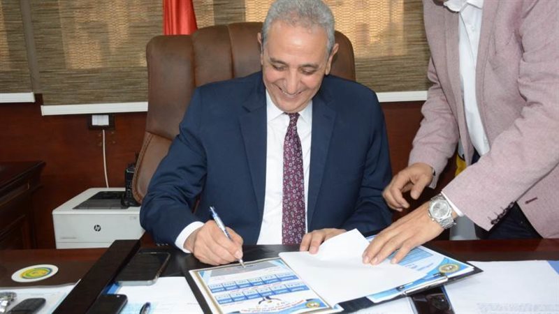 محافظ الغربية خلال