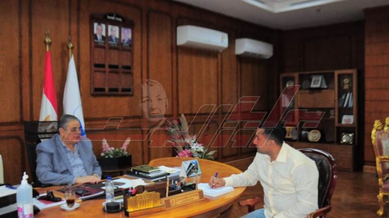 محرر روزاليوسف ورئيس