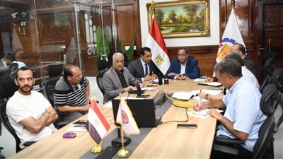  محافظ قنا يتابع مع رؤساء الوحدات المحلية إجراءات استخراج تراخيص البناء