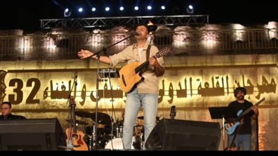 تحت لافتة كامل العدد: عمرو سليم وحمزة نمرة يبهران جمهور المهرجان