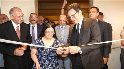 وزير الثقافة يفتتح معرض أول فنانة من ذوي الهمم تلتحق بكلية الفنون