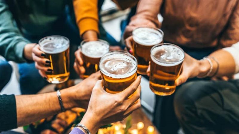 أكواب مشروب بيرة