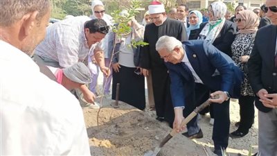 رئيس جامعة الأزهر يدشن ماراثون للطلاب ويشارك في زراعة أشجار مثمرة للحفاظ على البيئة