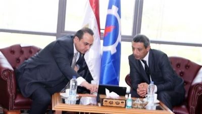 رئيس الرعاية الصحية يناقش ملفات استكمال المنظومة بالسويس مع المحافظ