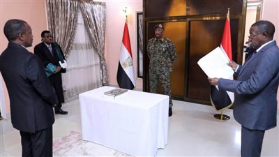 عبد الله يحيى يؤدي القسم عضوا بالمجلس السيادي بالسودان أمام البرهان